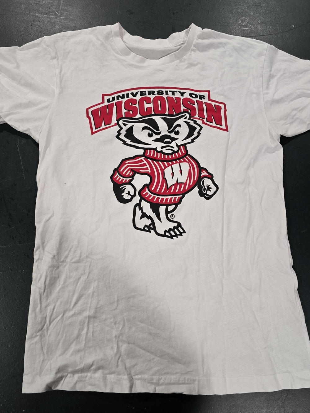 University of Wisconsin White Graphic Tee - Red Print Size M